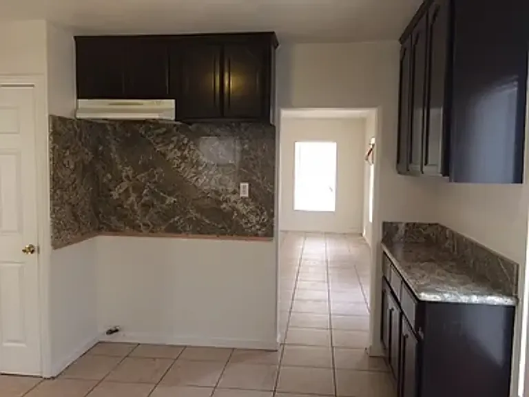 1413 Beale Ave — Photo 5