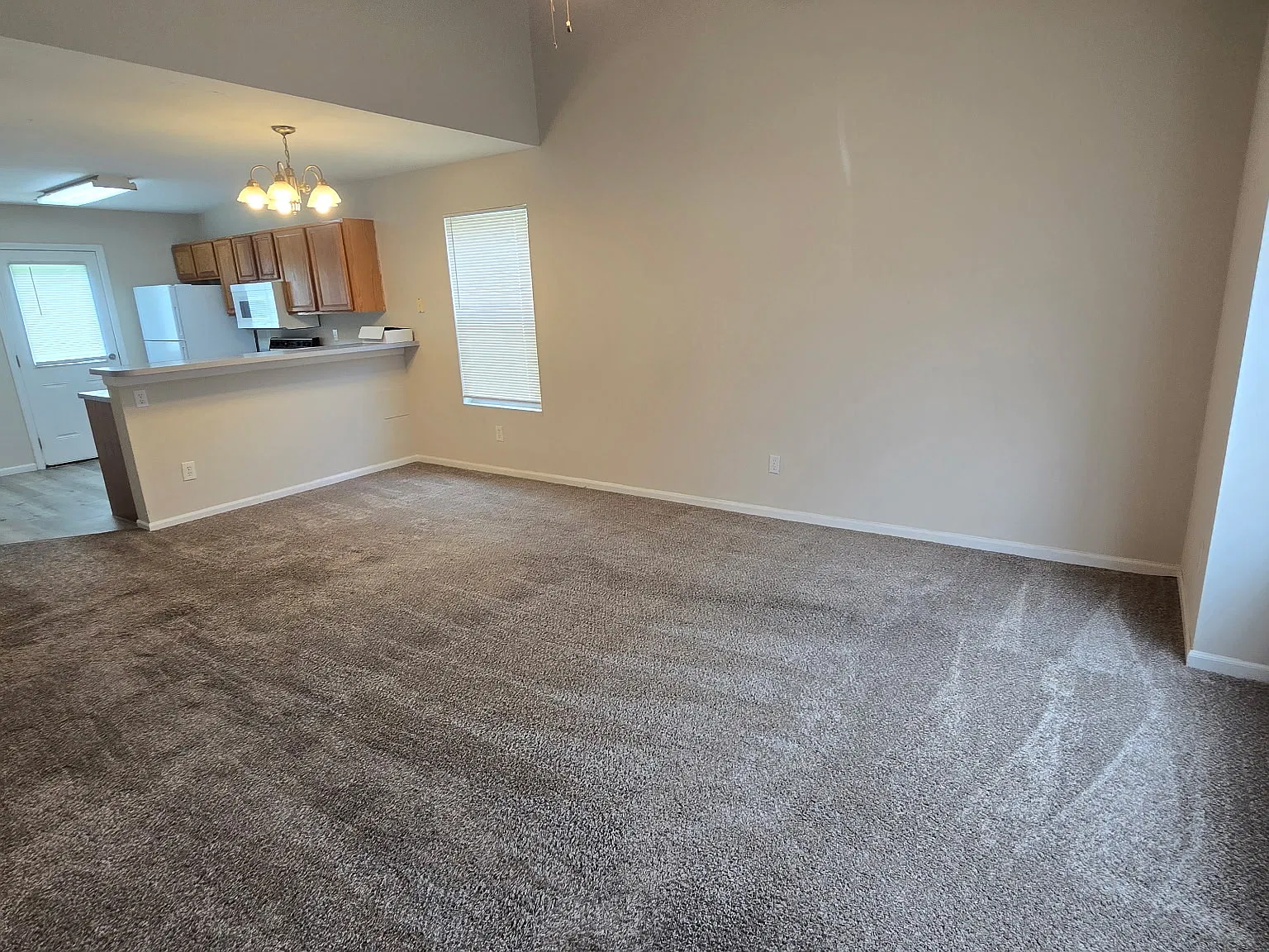 4 bed, 2.5 bath, 1350 sqft, $1,400 — Photo 2