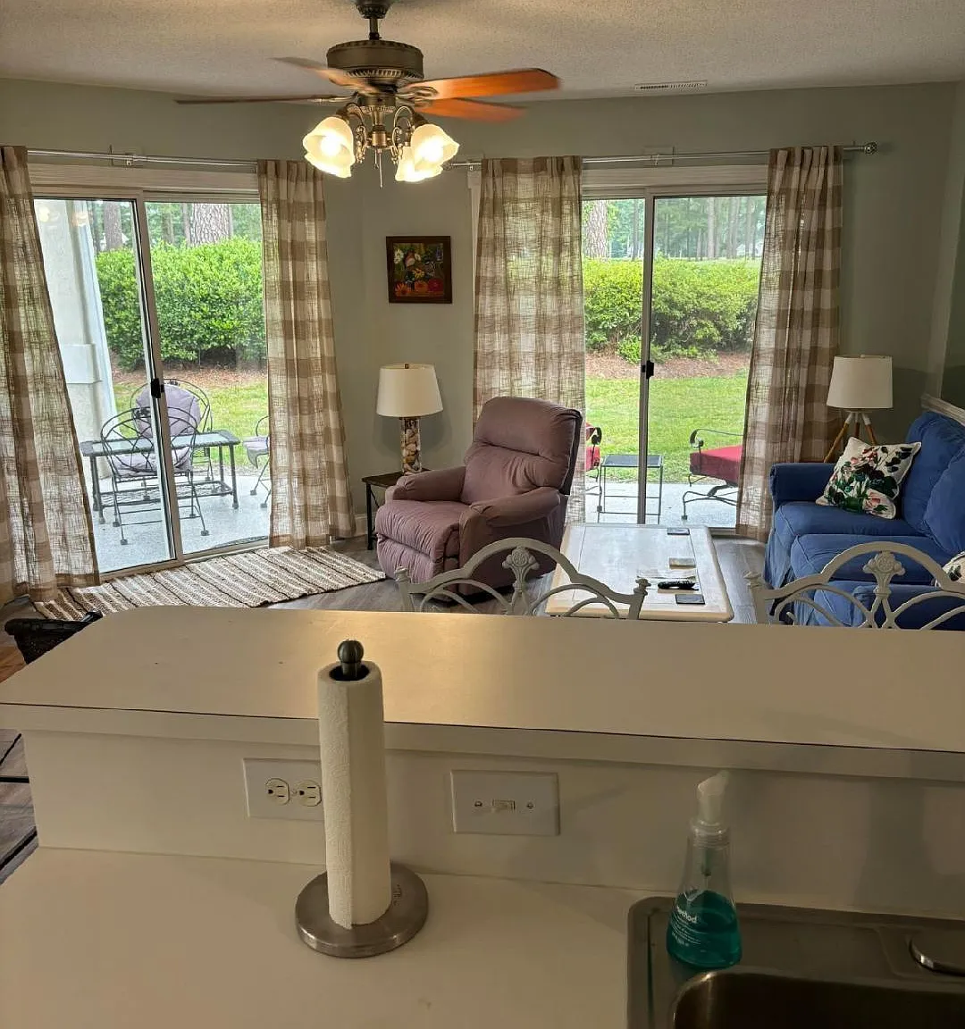 1 bed, 950 sqft, $1,390 — Photo 2