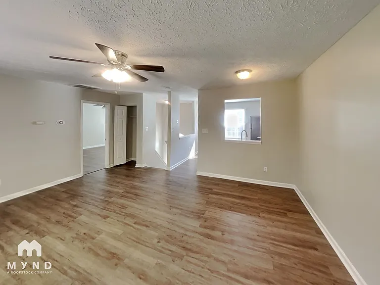 1106 Lady Banks Dr — Photo 5
