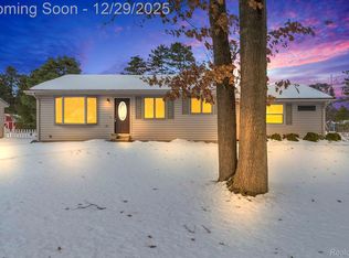 2140 W Drahner Rd, Oxford, MI 48371