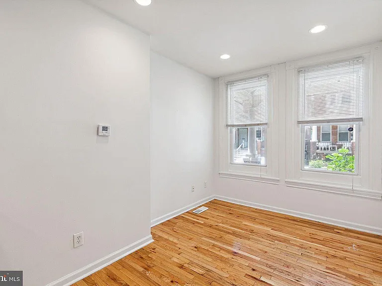 Open-concept living / kitchen space