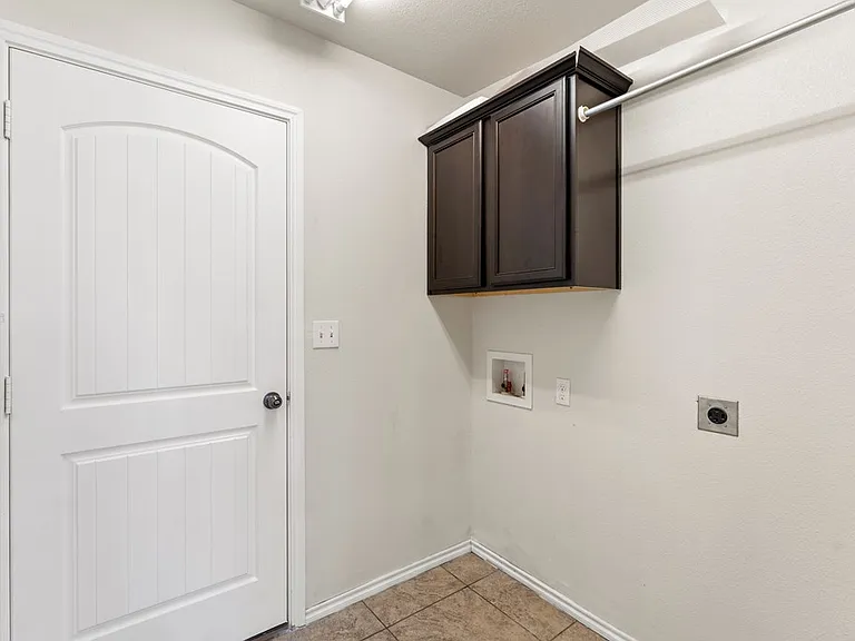 716 Duke Ave — Photo 8
