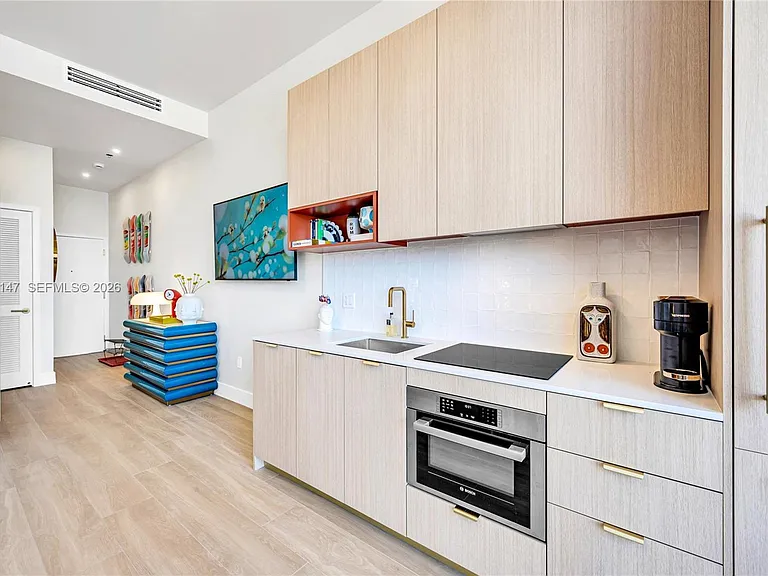90 NE 32nd #Penthouse 20 — Photo 10