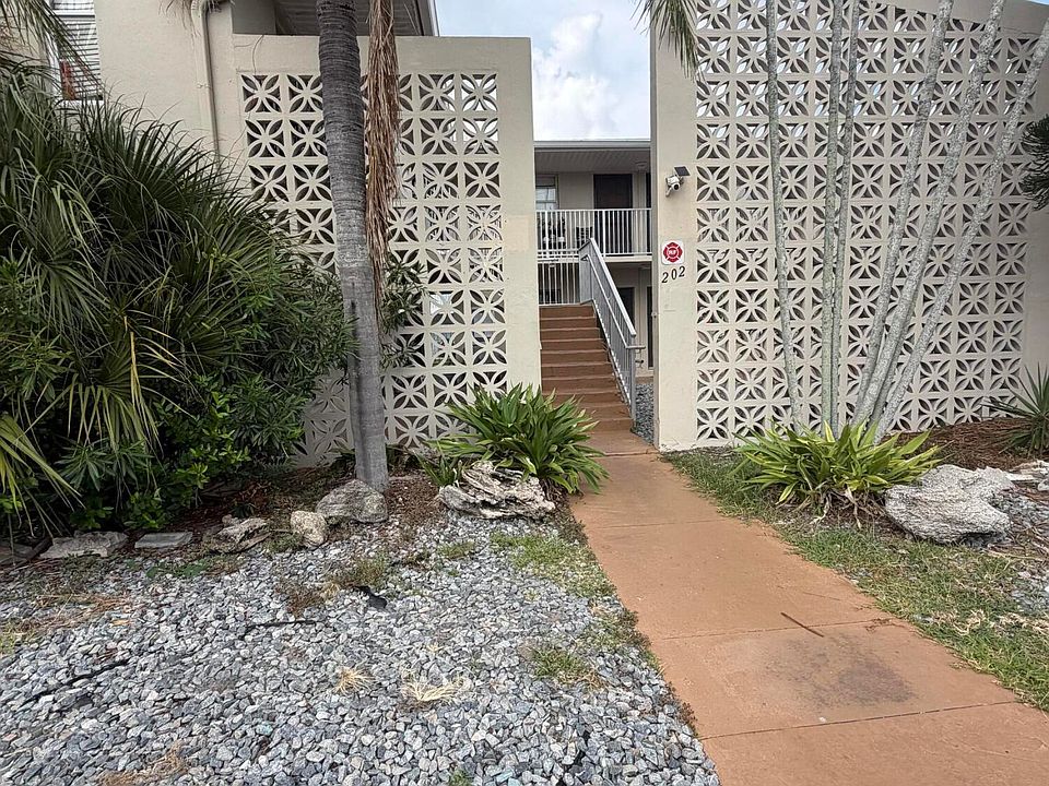 1st image of 202 Caroline St APT 208