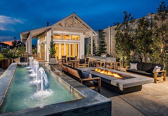 Very close access to Clubhouse and play area.