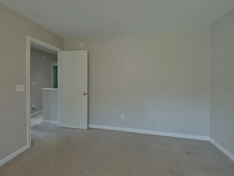 241 Saskatoon Dr — Photo 7