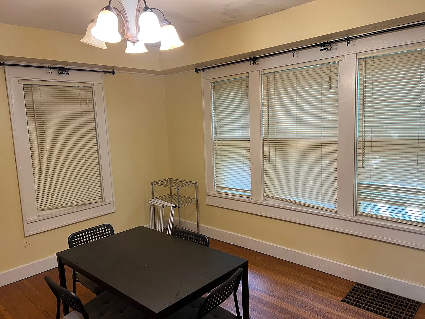 3 Bedroom House Near IU Bloomington Campus — Photo 3