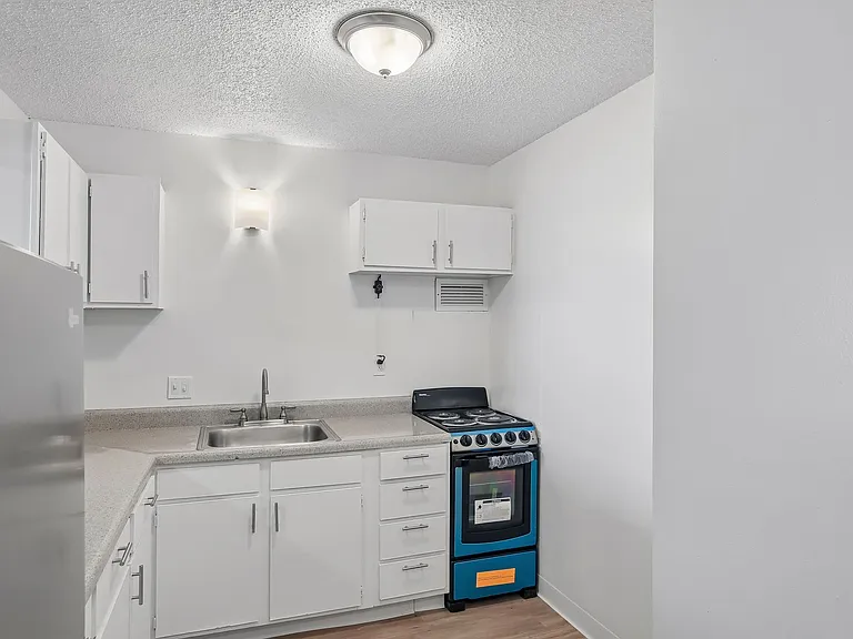 Riverview Apartments — Photo 22