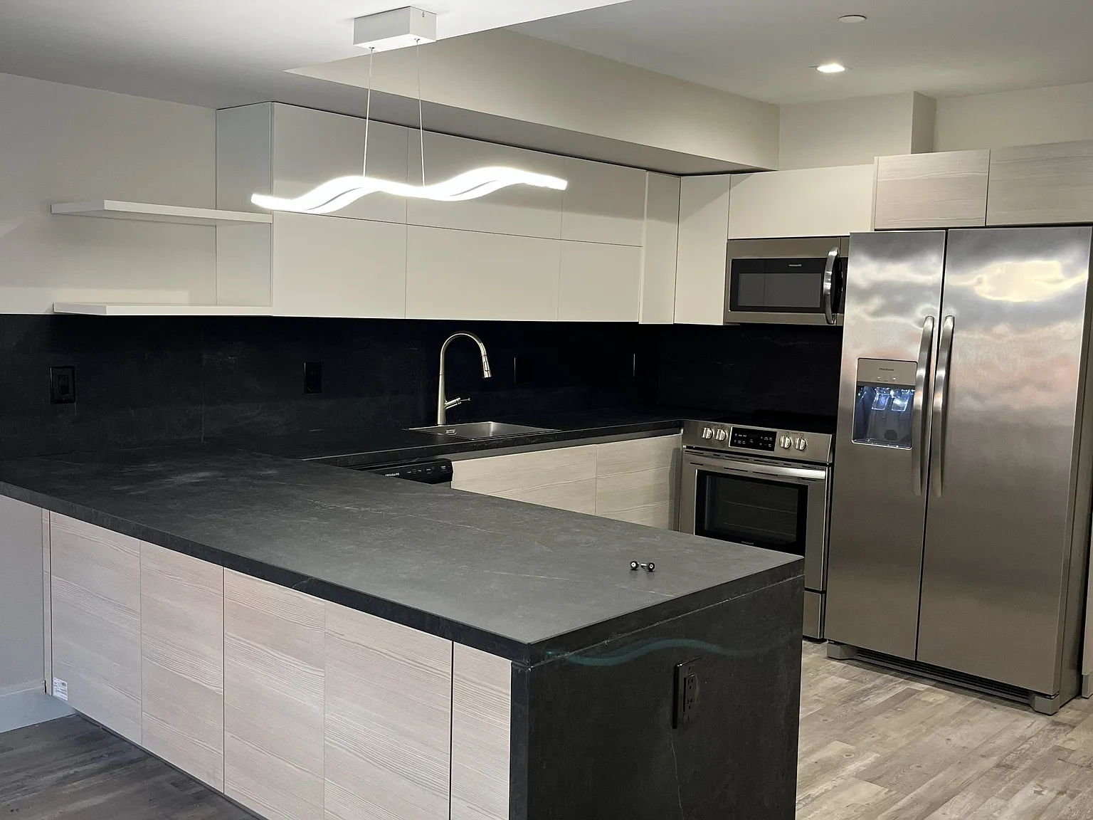 2 bed, 1.5 bath, 1300 sqft, $2,650 — Photo 3
