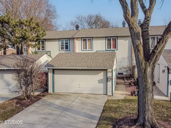 233 Lakeview Ln, Bloomingdale, IL 60108