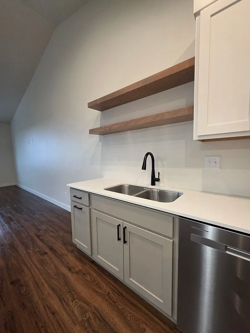 3 bed 2 bath Twinhome for rent — Photo 3