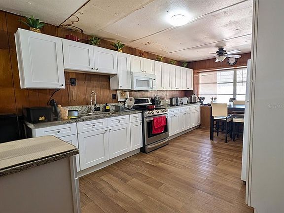 4th image of 7101 Jeanne Ave
