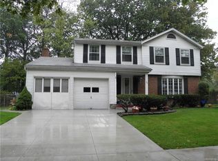 88 Treehaven Rd, West Seneca, NY 14224