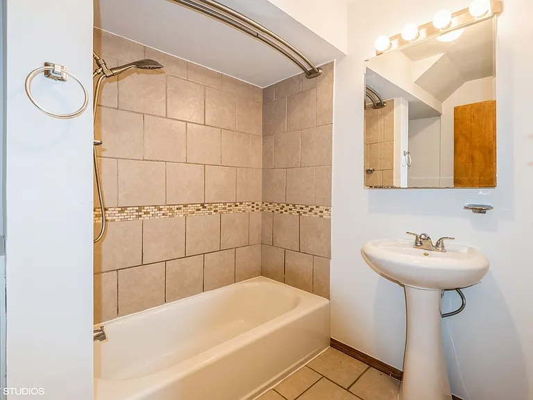 3136 S Prairie Ave #1 — Photo 16