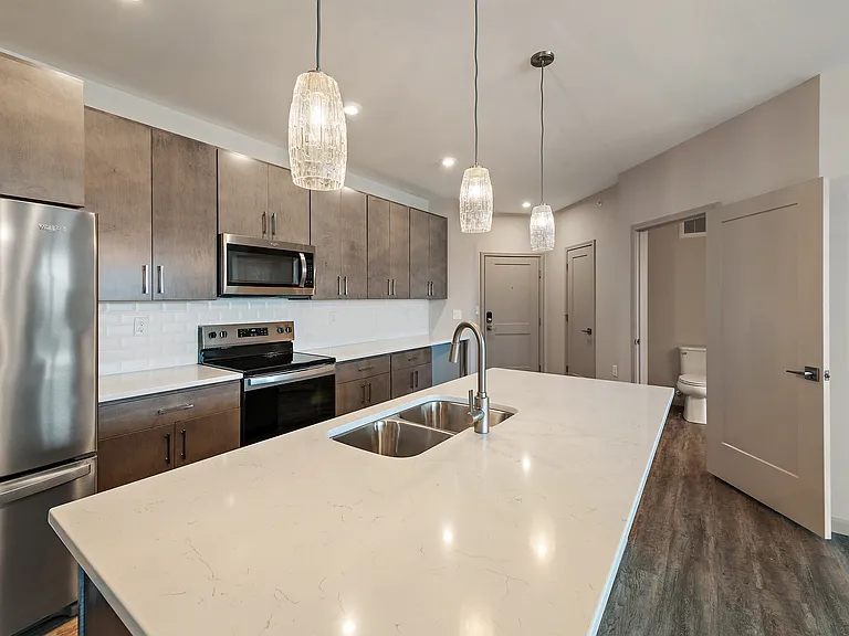 19Nineteen Promenade — Photo 118