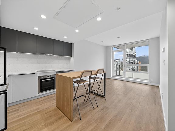 5th image of 567 Emerson St #2108