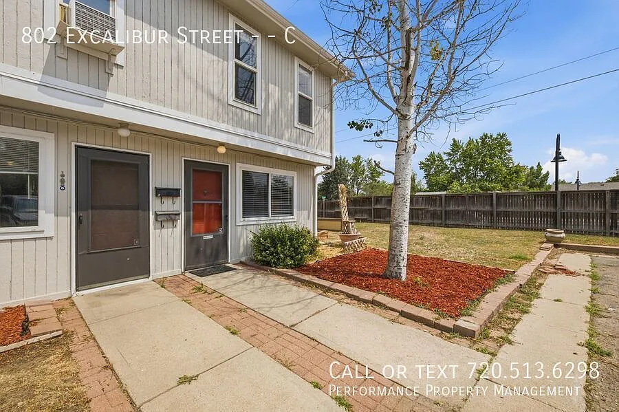 Spacious Townhome-Style Unit in Central Lafayette 2 Bed, 1.5 Bath with Modern Comforts — Photo 2