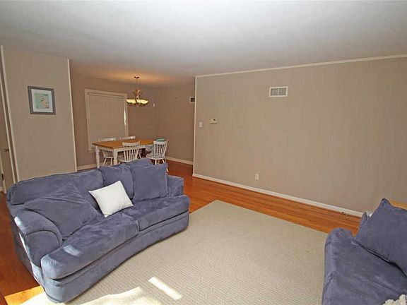 5th image of 453 Woodlawn Estates Dr