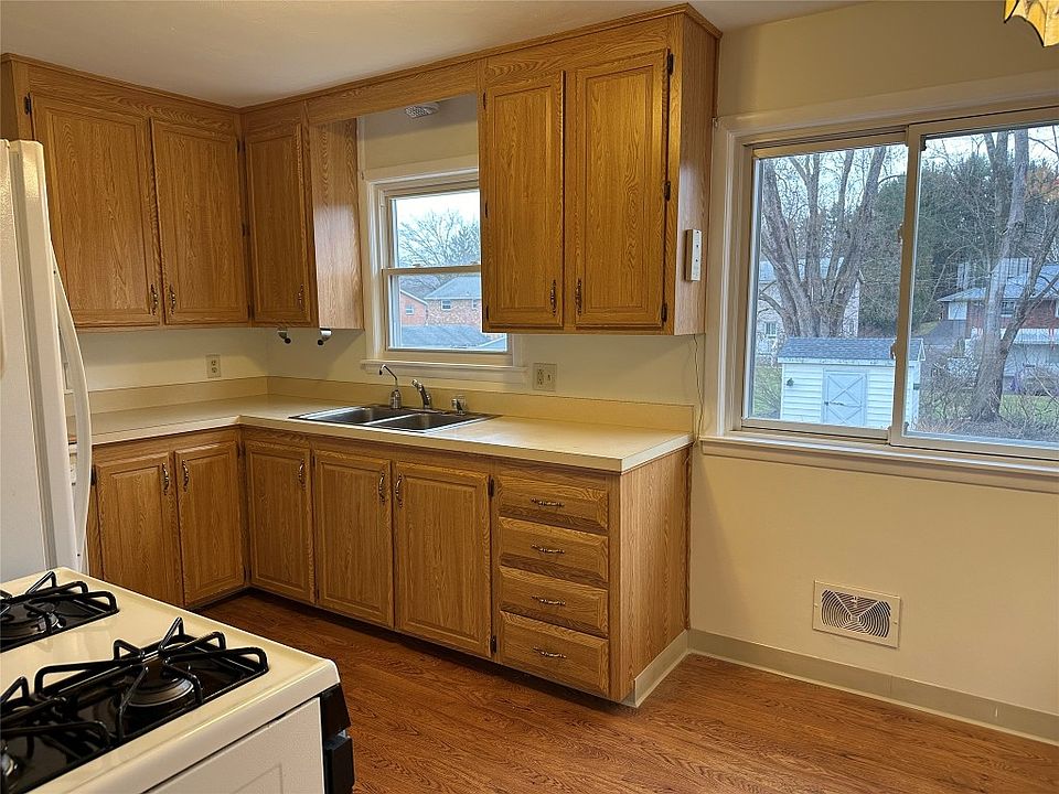 2613 Yale St, Endwell, NY 13760 Zillow