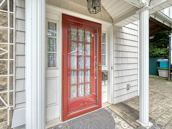 4th image of 216 Deems Ave