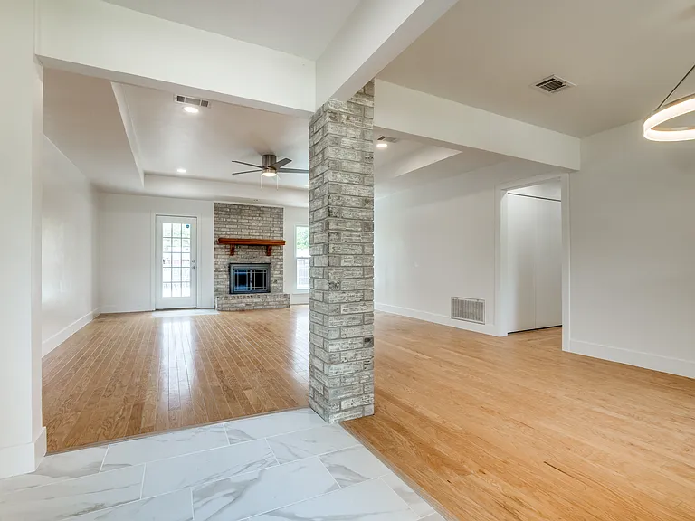 1323 Lark Ln — Photo 4