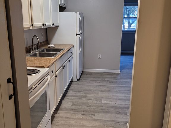 3rd image of 209 W Green St #1