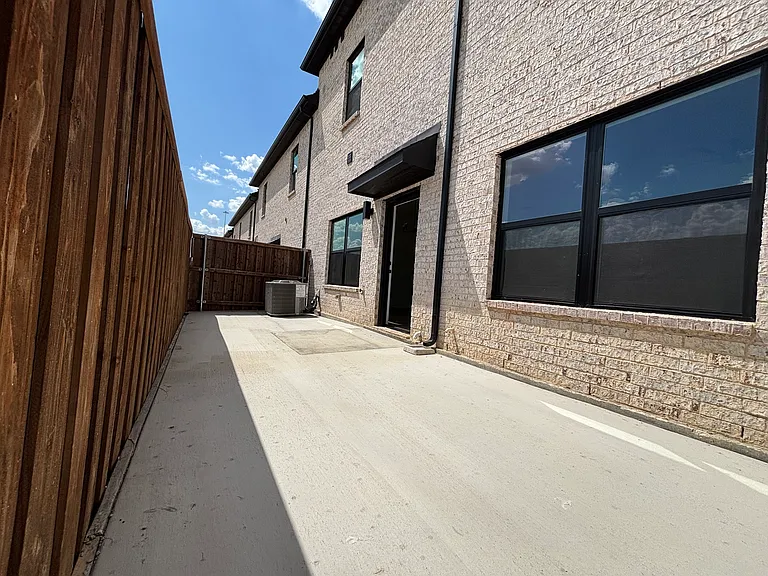 4444 Fatima Dr — Photo 18