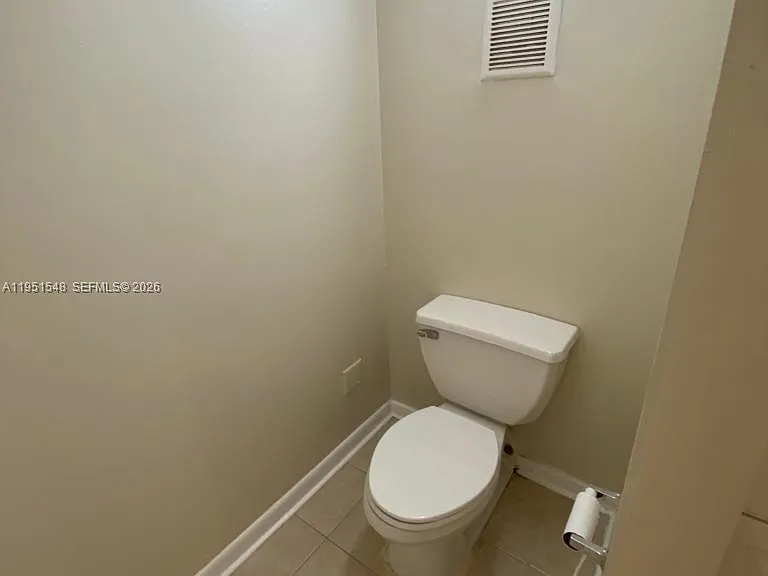 629 Executive Center Dr — Photo 10