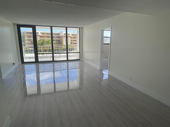 2nd image of 336 Golfview Rd APT 309