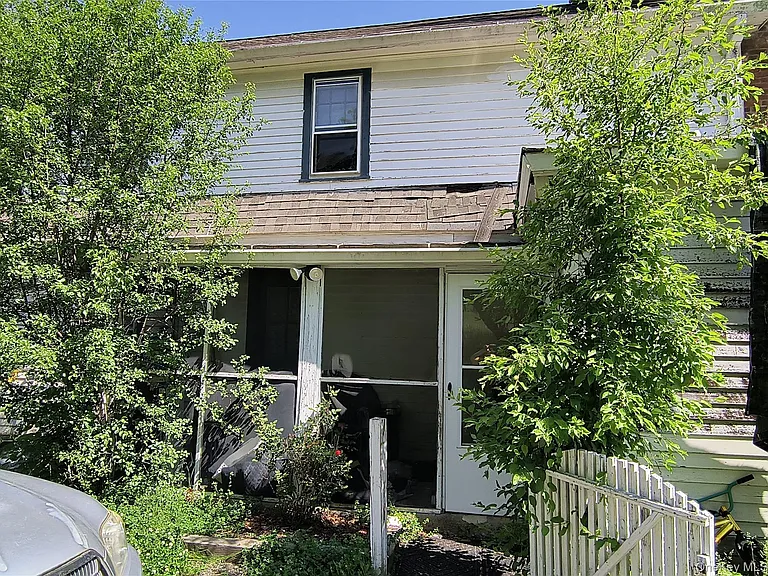 210 Manchester Rd — Photo 2