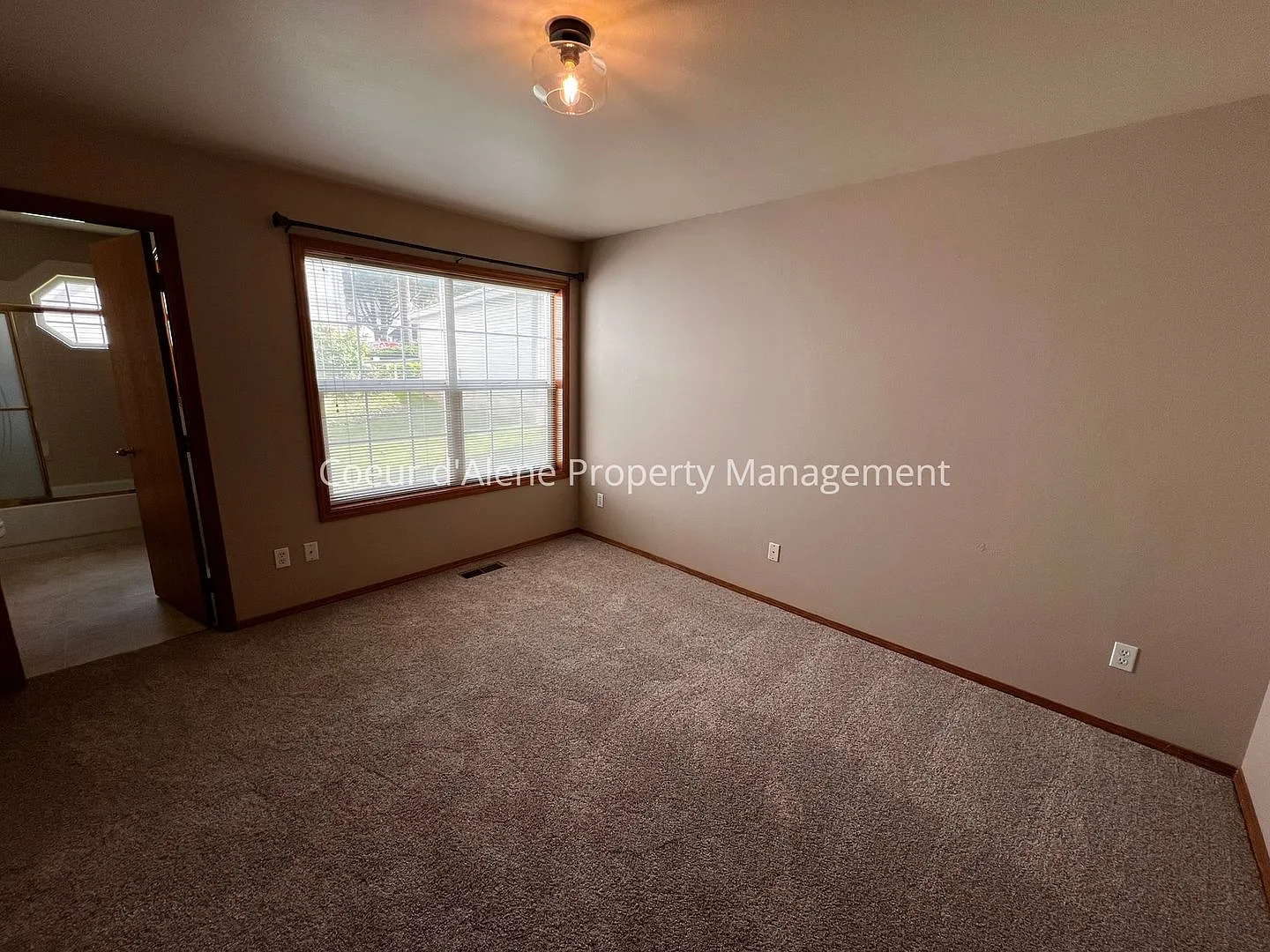 2 bed condo in Ridgewood Condo Community — Photo 3