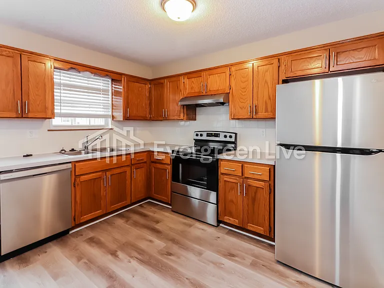 1501 Hawthorne Cir — Photo 7