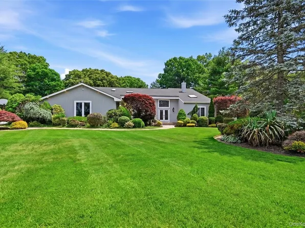 4 Laurelwood Court, Dix Hills, NY 11746