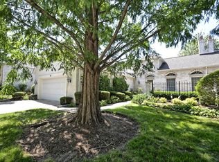 15 Hillcrest Dr, Sugar Grove, IL 60554