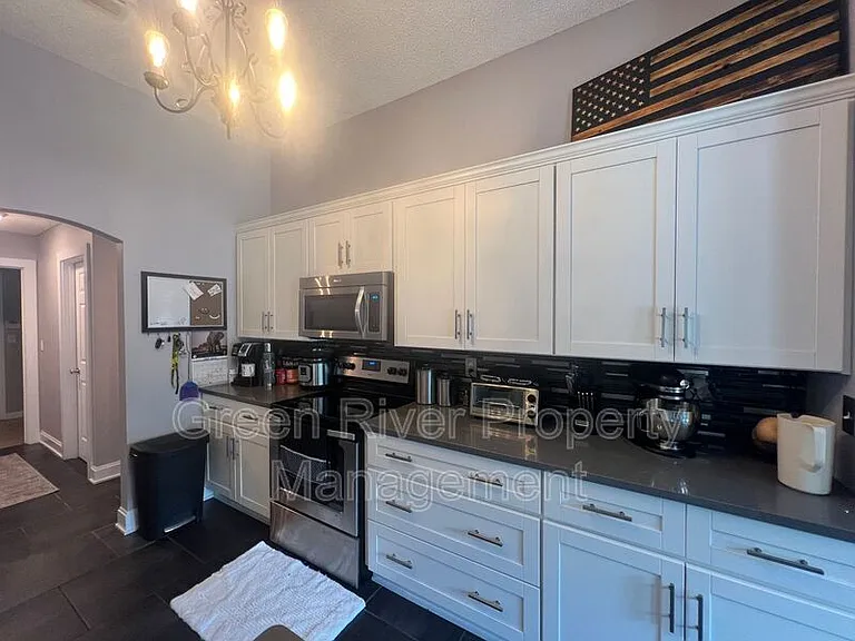 3352 Shelley Dr — Photo 40