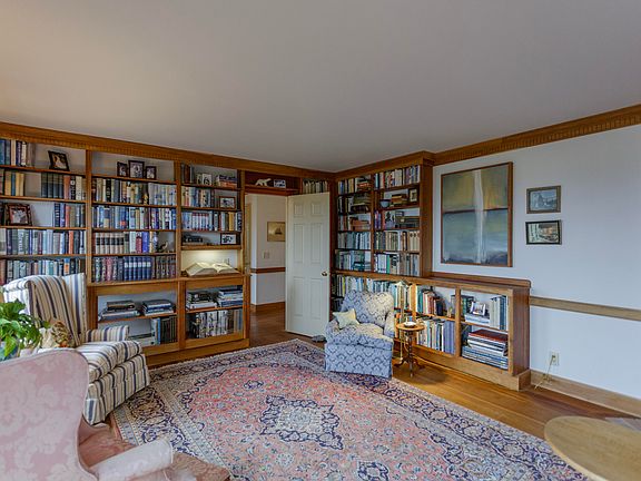 5th image of 12 Meadow Heights Ln