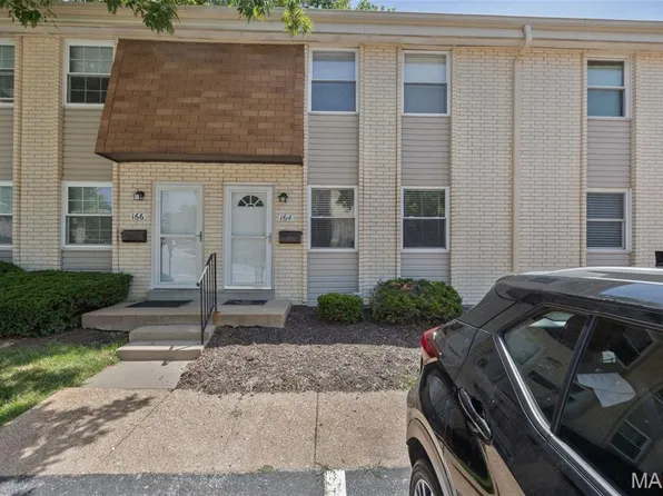 164 Burtonwood Dr, Ballwin, MO 63011