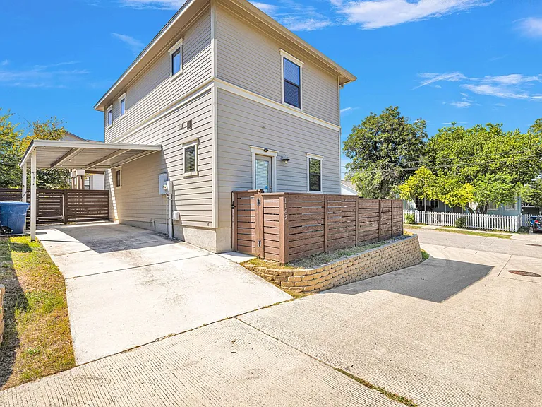 1162 N Olive St — Photo 25