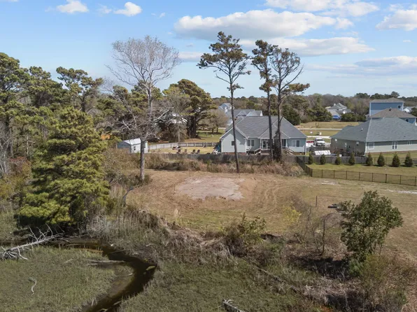 662 Fishermans Point, Newport, NC 28570