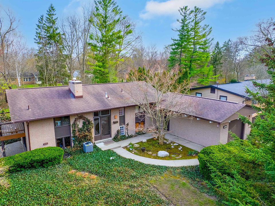 1st image of 601 Crescent Dr