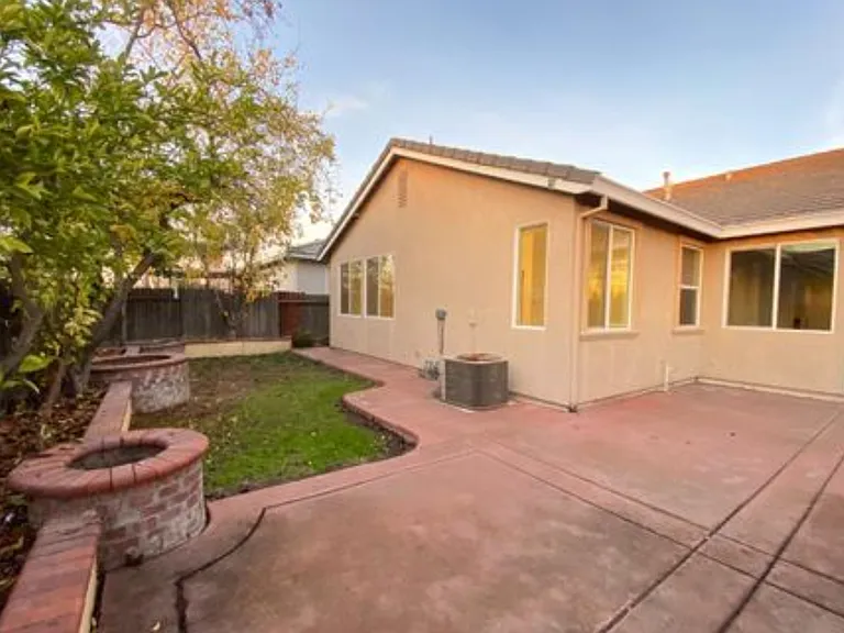 5901 Caddington Way — Photo 9
