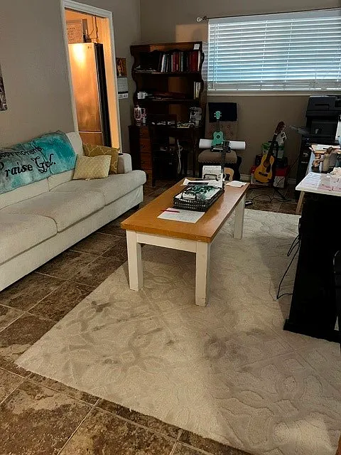 3 bed, 2.0 bath, 1387 sqft, $1,900 — Photo 3