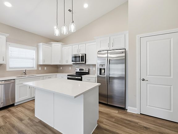 4th image of 112 Stone Ridge Dr