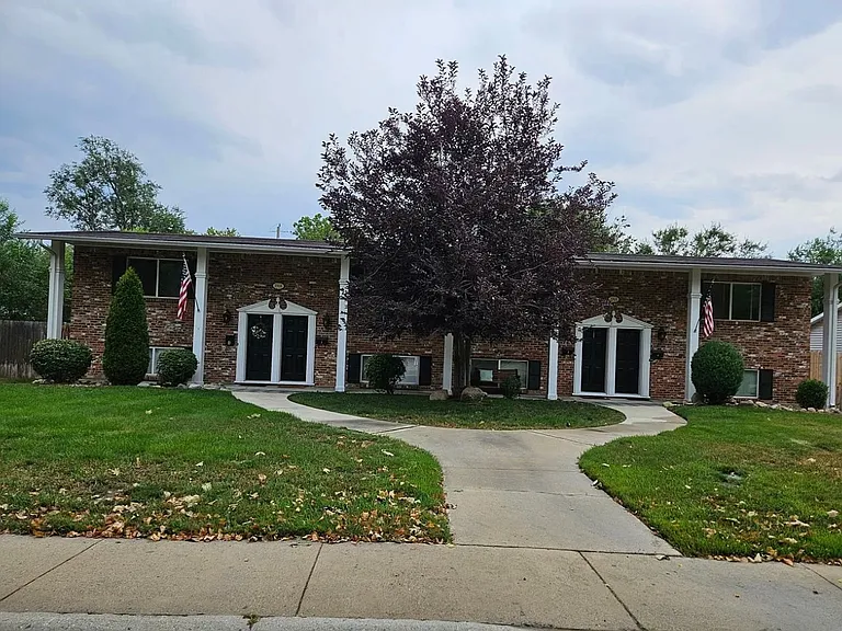 3906 W Albion St — Photo 1
