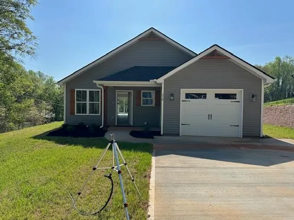 210 E Greenwood St, Landrum, SC 29356