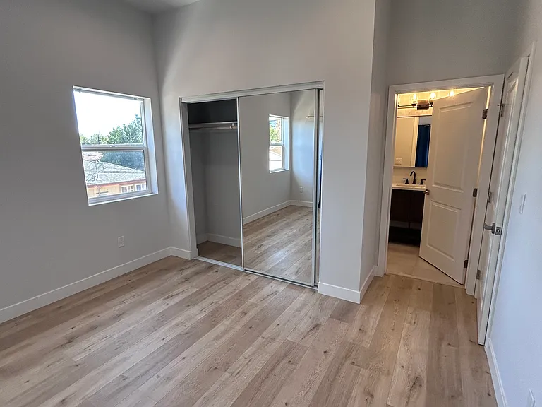 17194 Los Alimos St — Photo 3