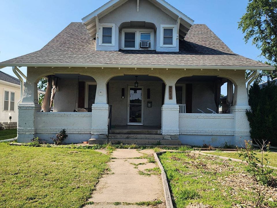 1st image of 723 E 7th St