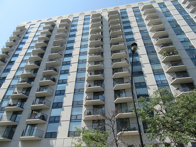 1st image of 1250 N La Salle Dr APT 1704