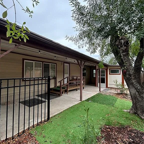 1205 Maple Ave — Photo 3